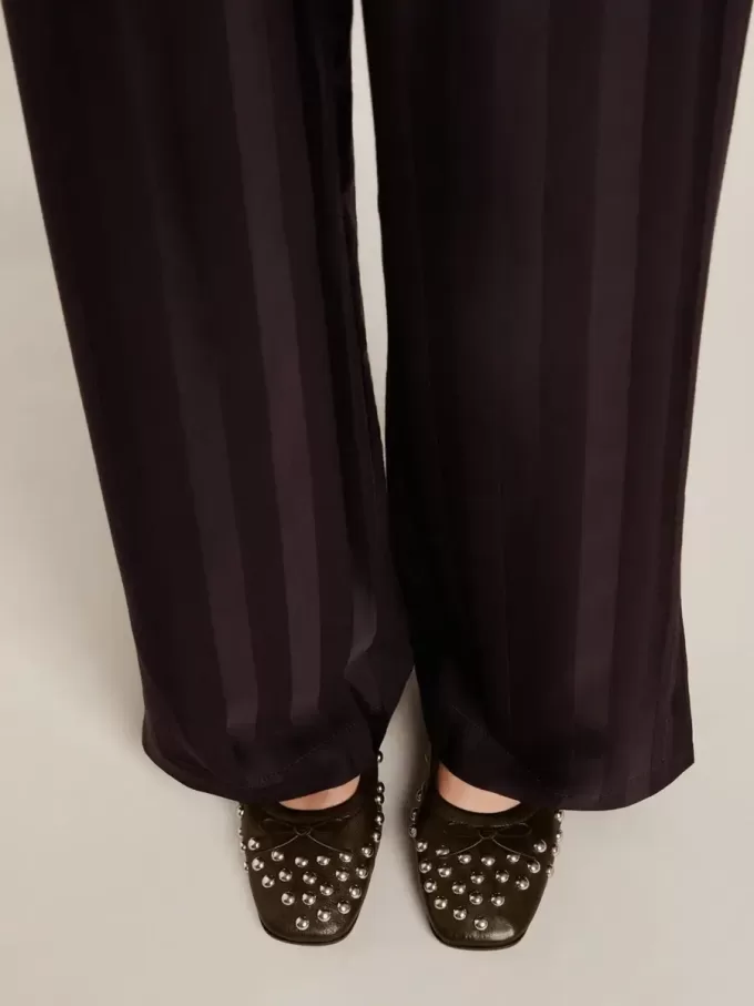 Ballerine Amy in nappa nera con borchie color argento