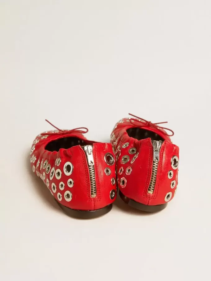 Ballerine Amy in pelle nappa rossa con borchie color argento