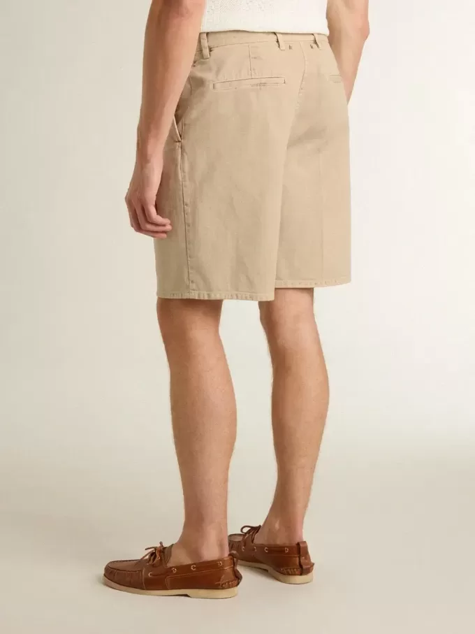 Bermuda da uomo in denim beige con finitura effetto vissuto