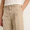 Bermuda da uomo in denim beige con finitura effetto vissuto