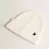 Berretto in cotone bianco sporco con stella nera a contrasto