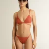 Bikini da donna in jersey a costine rosso mattone con lacci e dettagli dorati