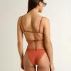 Bikini da donna in jersey a costine rosso mattone con lacci e dettagli dorati