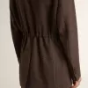 Blazer doppiopetto da donna in lana marrone scuro con motivo a righe sottili