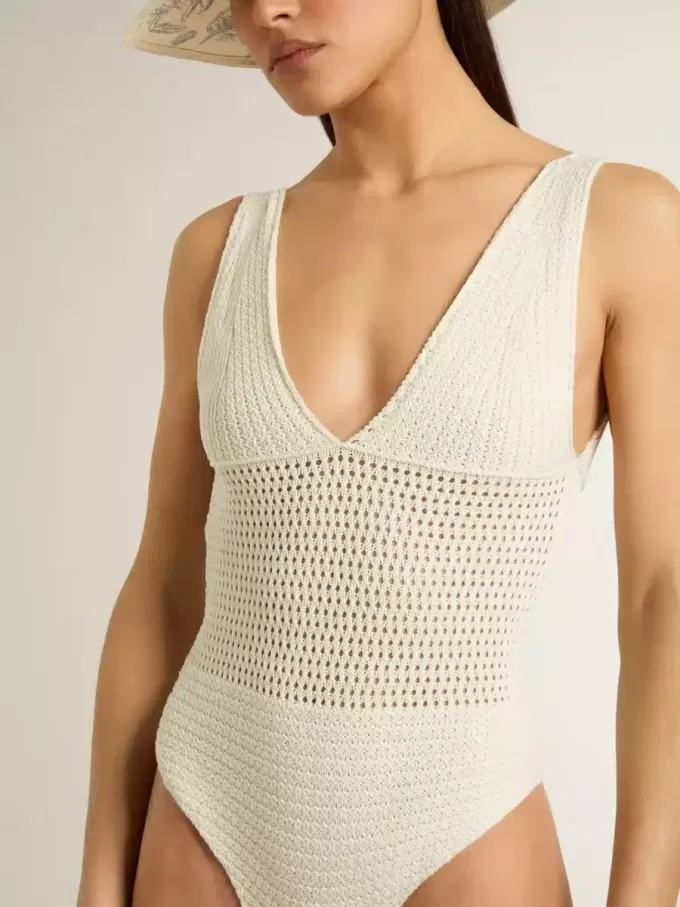Body da donna in cotone bianco lavorato all’uncinetto