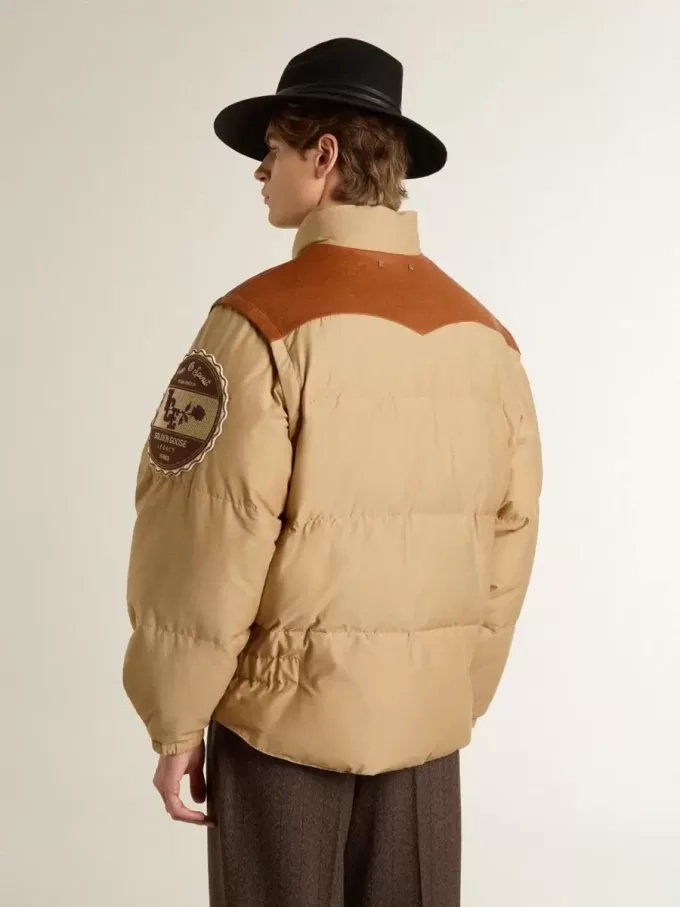 Bomber beige con dettagli in pelle e patch