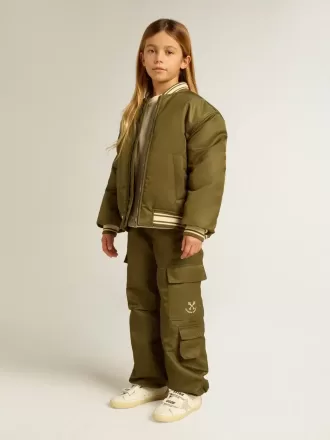 Bomber da bambino in nylon verde militare con scritta sul retro