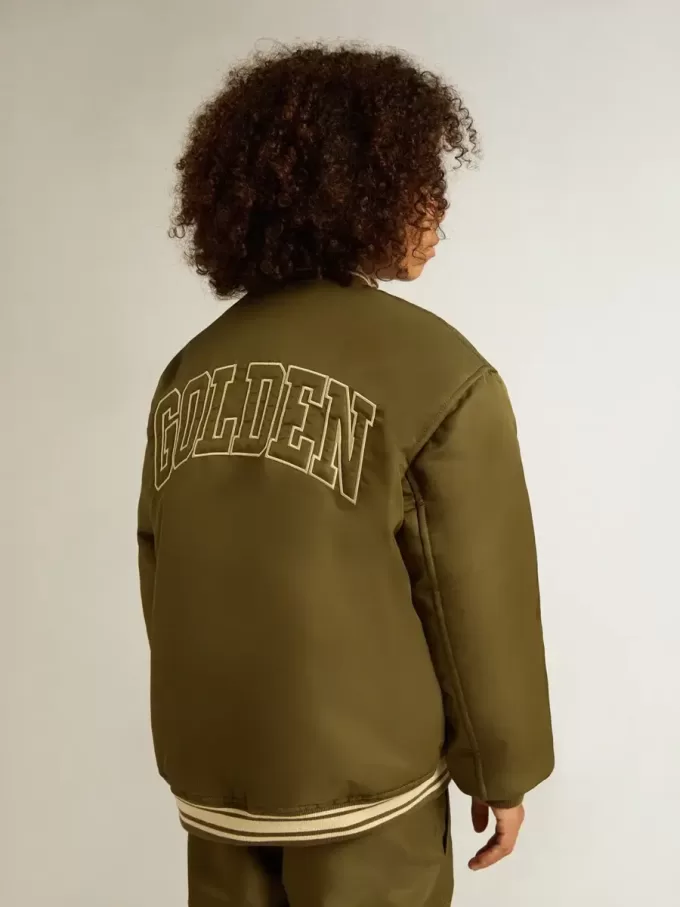 Bomber da bambino in nylon verde militare con scritta sul retro