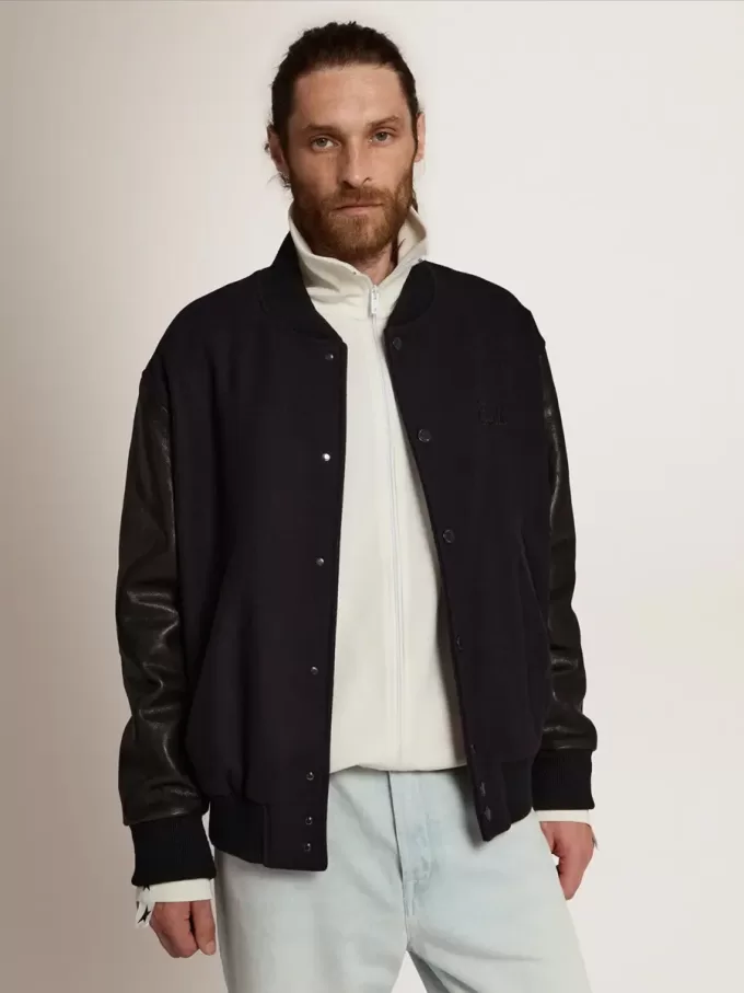 Bomber da uomo in lana blu scuro con maniche in pelle Bomber da uomo in lana blu scuro con maniche in pelle