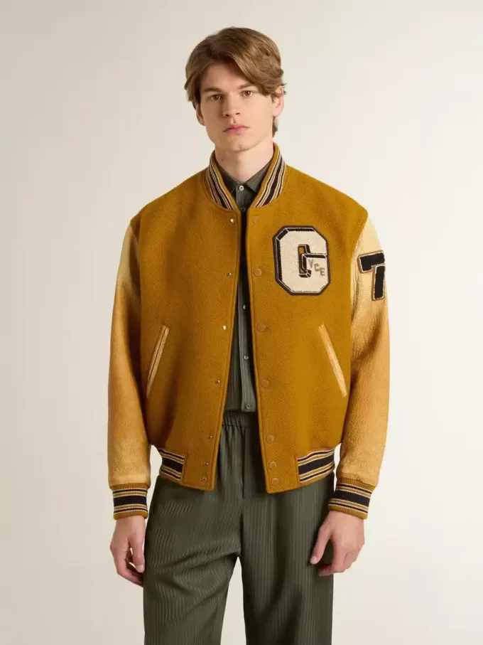 Bomber in lana giallo ocra con maniche in pelle