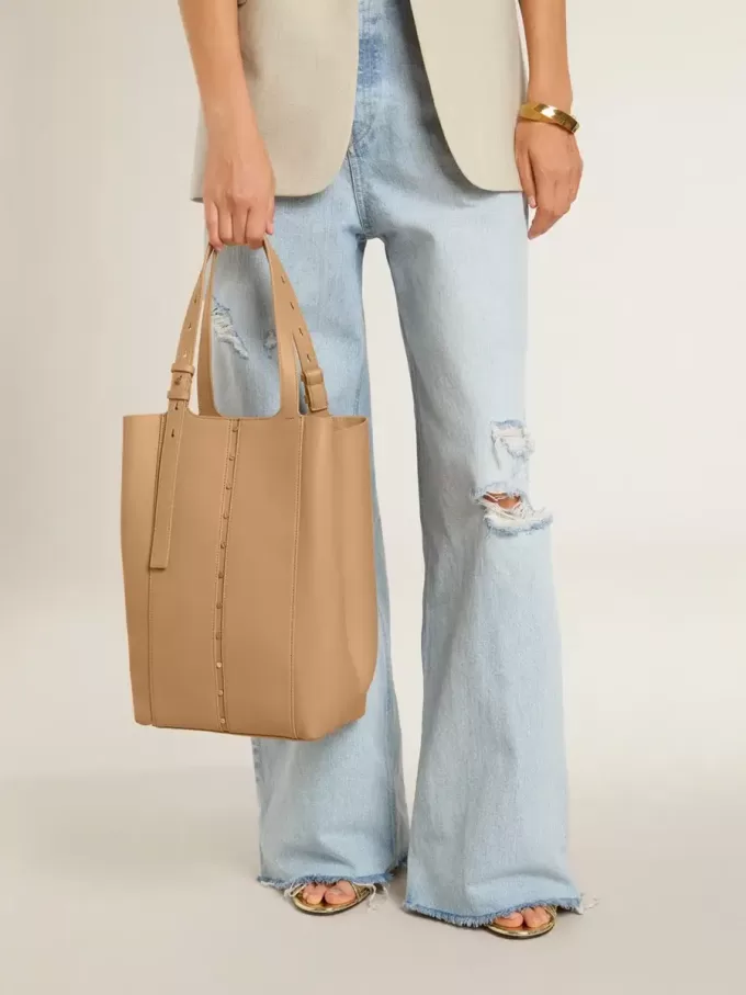 Borsa 24/7 North South in pelle color cappuccino con manici regolabili Borsa 24/7 North South in pelle color cappuccino con manici regolabili
