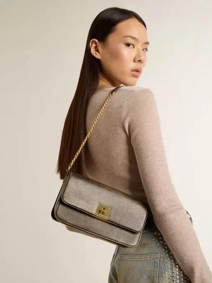 Borsa Gioia in pelle vintage nera con dettagli dorati Borsa Gioia in pelle vintage nera con dettagli dorati