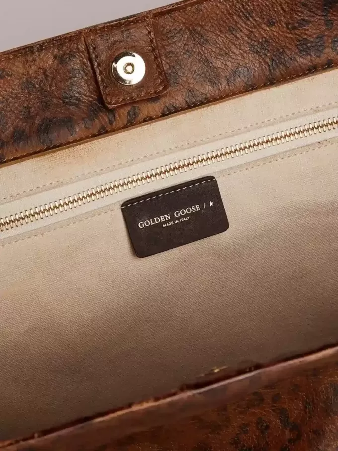 Borsa Pasadena in pelle martellata con stampa leopardata e manici neri a contrasto Borsa Pasadena in pelle martellata con stampa leopardata e manici neri a contrasto