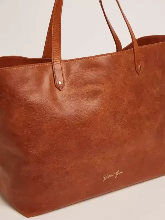 Borsa Pasadena in pelle martellata lucida color cuoio con logo dorato sul davanti