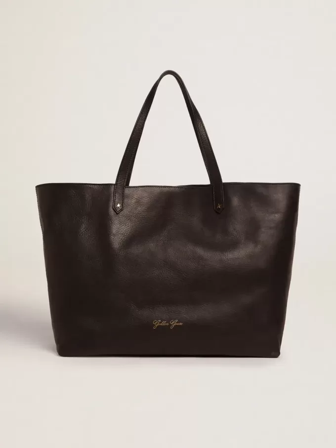 Borsa Pasadena in pelle martellata nera con logo dorato sul davanti Borsa Pasadena in pelle martellata nera con logo dorato sul davanti