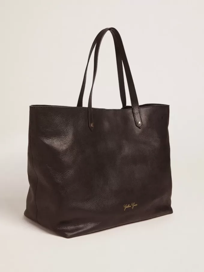 Borsa Pasadena in pelle martellata nera con logo dorato sul davanti Borsa Pasadena in pelle martellata nera con logo dorato sul davanti