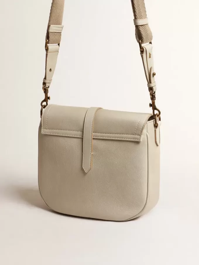 Borsa Sally media in pelle porcellana con fibbia e tracolla a contrasto Borsa Sally media in pelle porcellana con fibbia e tracolla a contrasto
