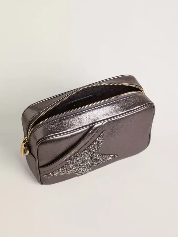 Borsa Star in pelle metallizzata grigia con stella in cristallo Swarovski Borsa Star in pelle metallizzata grigia con stella in cristallo Swarovski