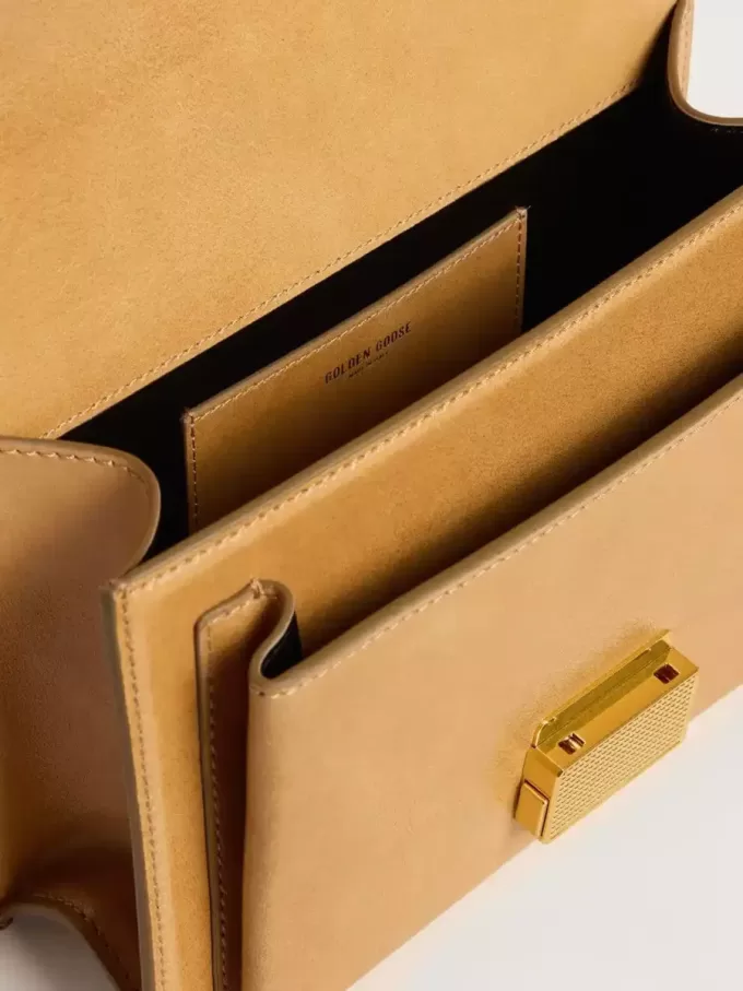 Borsa Venezia in pelle goffrata giallo ocra con dettagli dorati Borsa Venezia in pelle goffrata giallo ocra con dettagli dorati