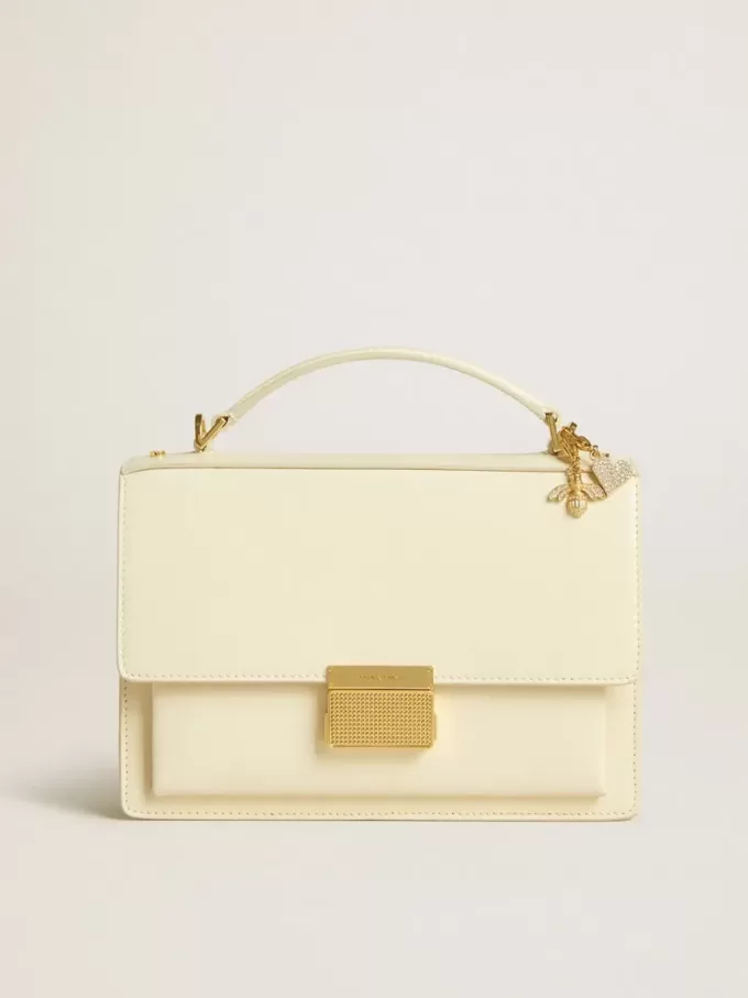 Borsa Venezia in pelle martellata color burro con doppio charm Borsa Venezia in pelle martellata color burro con doppio charm