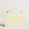 Borsa Venezia in pelle martellata color burro con doppio charm Borsa Venezia in pelle martellata color burro con doppio charm