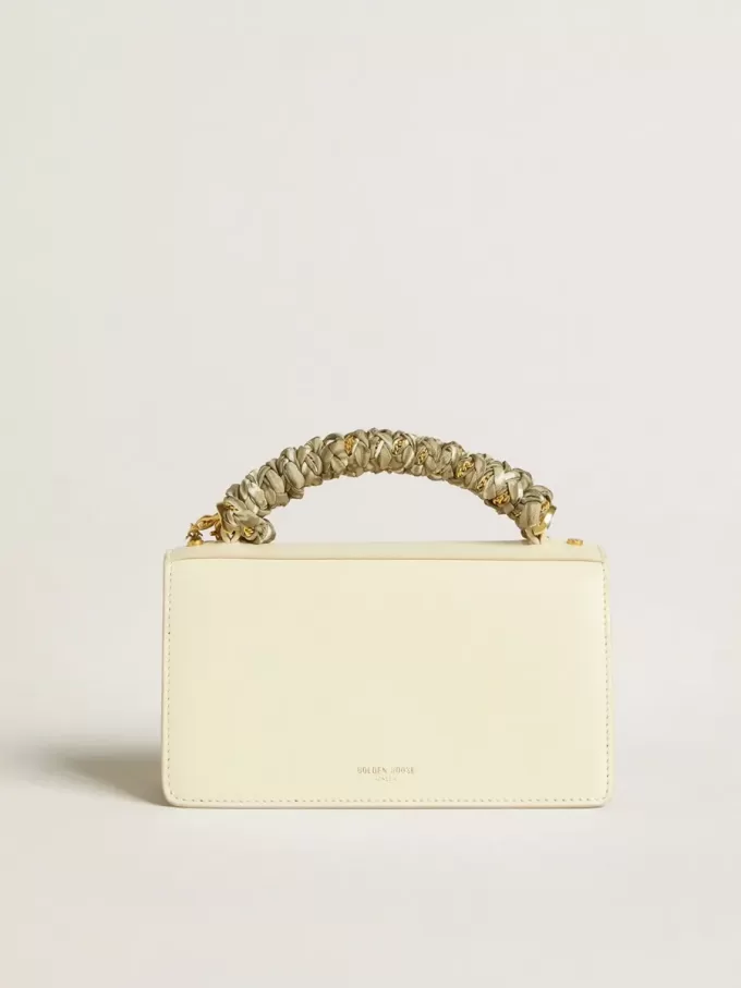 Borsa Venezia piccola in pelle color burro con sciarpa intrecciata e doppio ciondolo Borsa Venezia piccola in pelle color burro con sciarpa intrecciata e doppio ciondolo