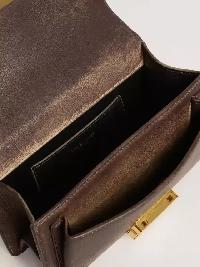 Borsa Venezia piccola in pelle marrone scuro con fibbia dorata