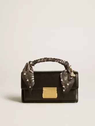 Borsa Venezia piccola in pelle nera con foulard in seta e charm