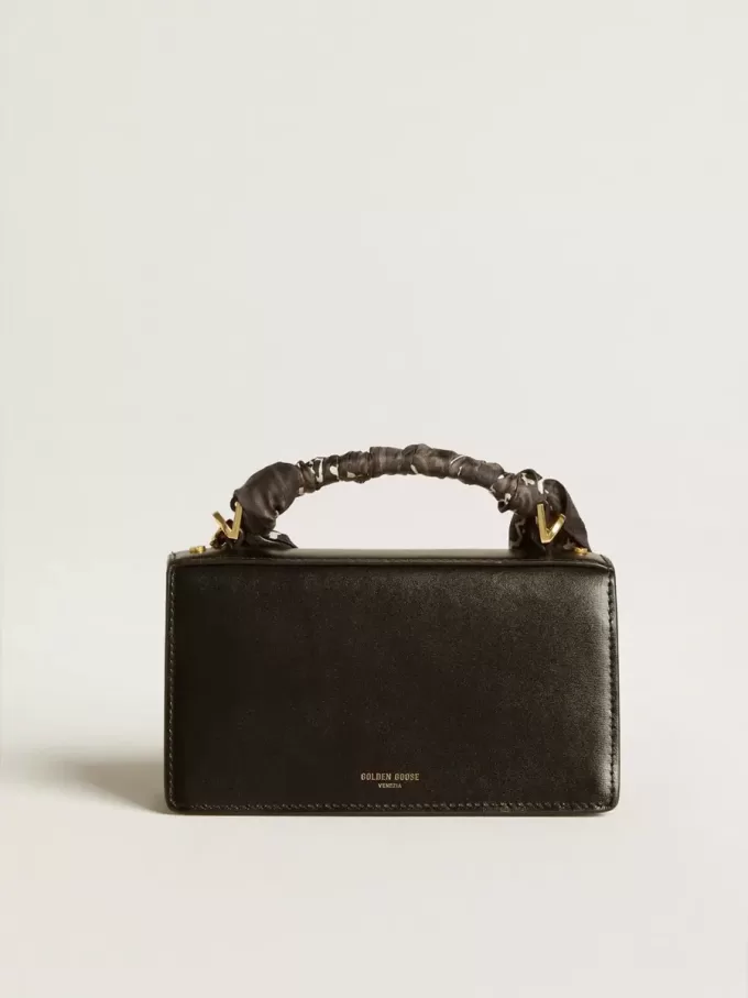 Borsa Venezia piccola in pelle nera con foulard in seta e charm Borsa Venezia piccola in pelle nera con foulard in seta e charm