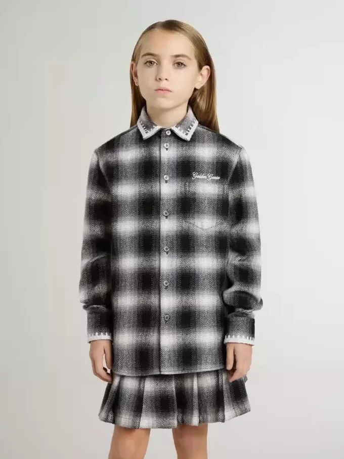 Camicia a quadri bianchi e neri con ricami bianchi per bambini
