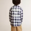 Camicia a quadri blu e bianca da bambino con stampa sul retro