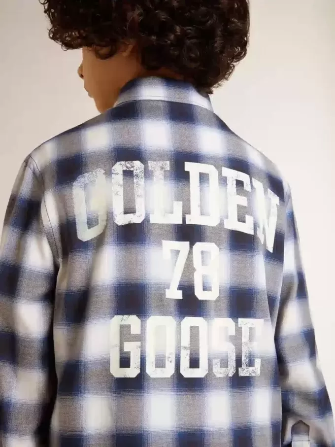 Camicia a quadri blu e bianca da bambino con stampa sul retro