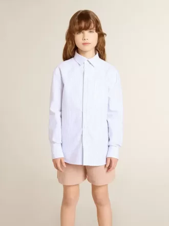 Camicia a righe da bambina con scritta ricamata sulla tasca