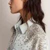 Camicia boyfriend da donna sbiancata con cristalli cabochon Camicia boyfriend da donna sbiancata con cristalli cabochon