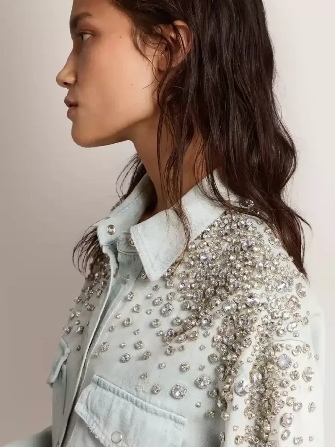 Camicia boyfriend da donna sbiancata con cristalli cabochon Camicia boyfriend da donna sbiancata con cristalli cabochon