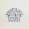 Camicia corta bianca da bambina con stampa blu Camicia corta bianca da bambina con stampa blu