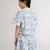 Camicia corta bianca da bambina con stampa blu Camicia corta bianca da bambina con stampa blu