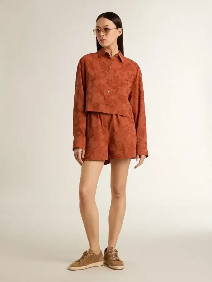Camicia corta da donna in jacquard rosso mattone con maniche larghe