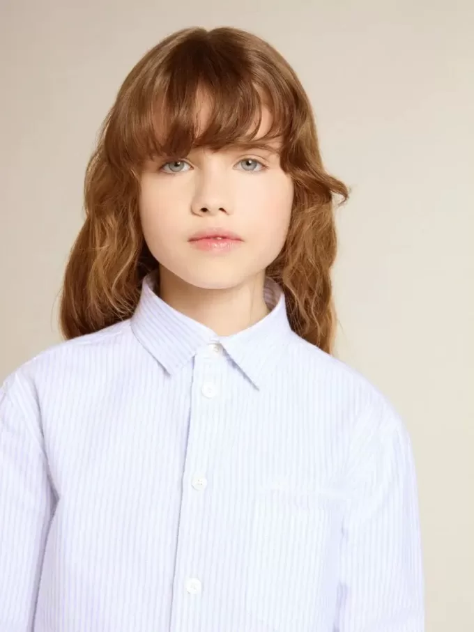 Camicia da bambino in cotone a righe azzurro e bianco con logo ricamato Camicia da bambino in cotone a righe azzurro e bianco con logo ricamato