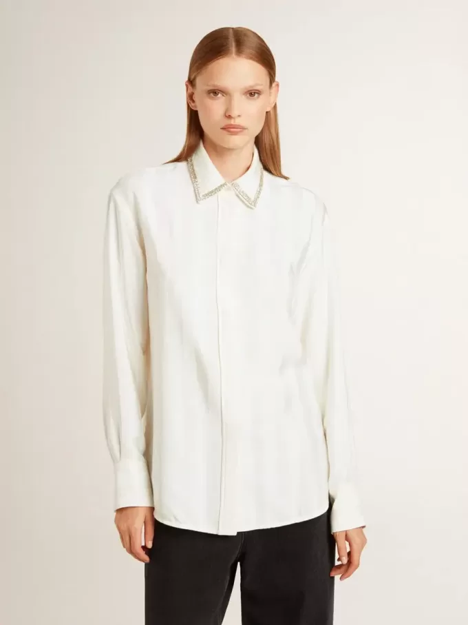 Camicia da donna con motivo a righe verticali e ricami in cristallo