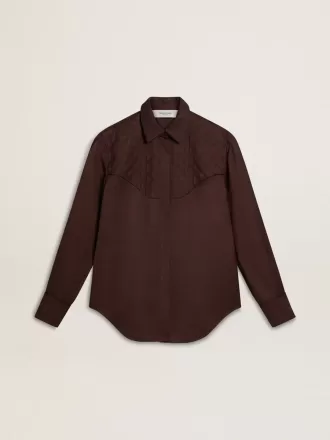 Camicia da donna marrone con dettagli trapuntati Camicia da donna marrone con dettagli trapuntati