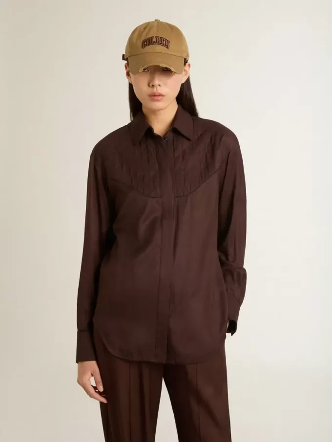 Camicia da donna marrone con dettagli trapuntati Camicia da donna marrone con dettagli trapuntati
