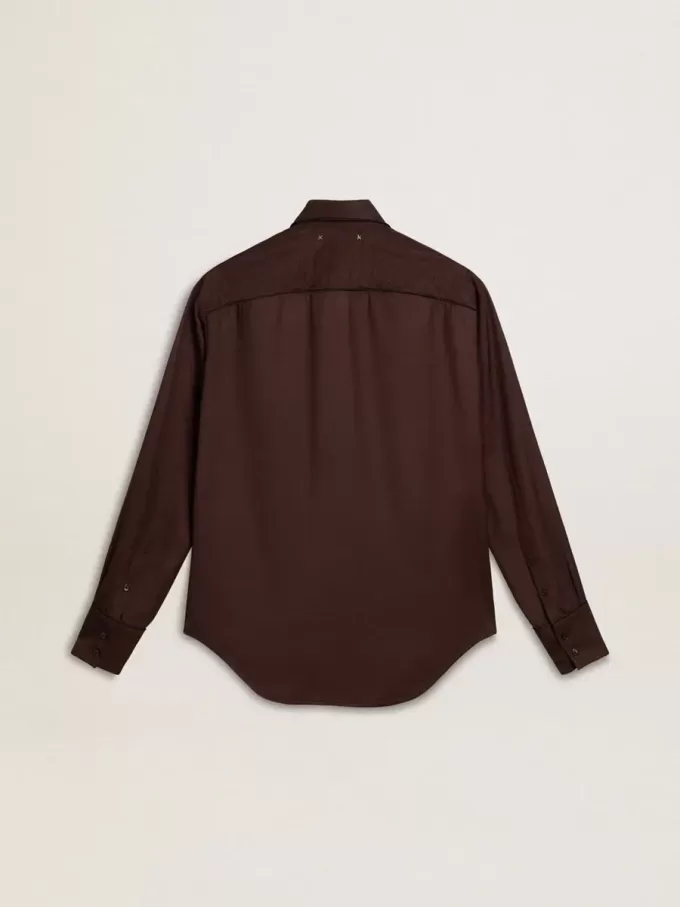 Camicia da donna marrone con dettagli trapuntati Camicia da donna marrone con dettagli trapuntati