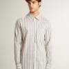 Camicia da uomo in cotone bianco con sottili righe bordeaux