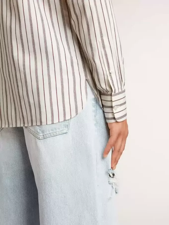 Camicia da uomo in cotone bianco con sottili righe bordeaux