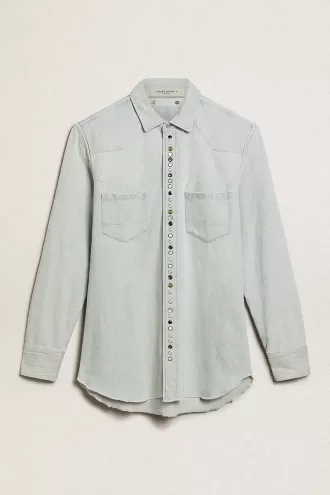 Camicia da uomo in denim sbiancato con borchie martellate