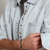 Camicia da uomo in denim sbiancato con borchie martellate