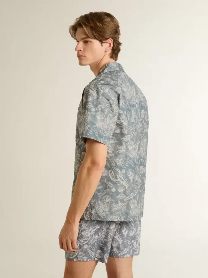 Camicia da uomo in popeline a maniche corte stile pigiama con stampa marina blu e bianca Camicia da uomo in popeline a maniche corte stile pigiama con stampa marina blu e bianca