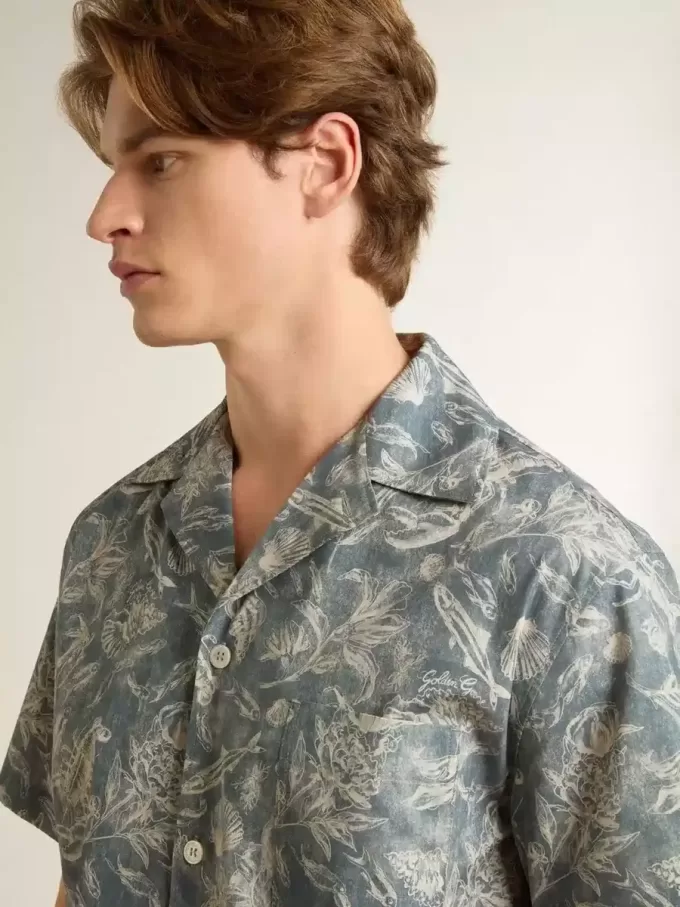 Camicia da uomo in popeline a maniche corte stile pigiama con stampa marina blu e bianca Camicia da uomo in popeline a maniche corte stile pigiama con stampa marina blu e bianca