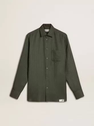Camicia da uomo verde scuro con righe verticali